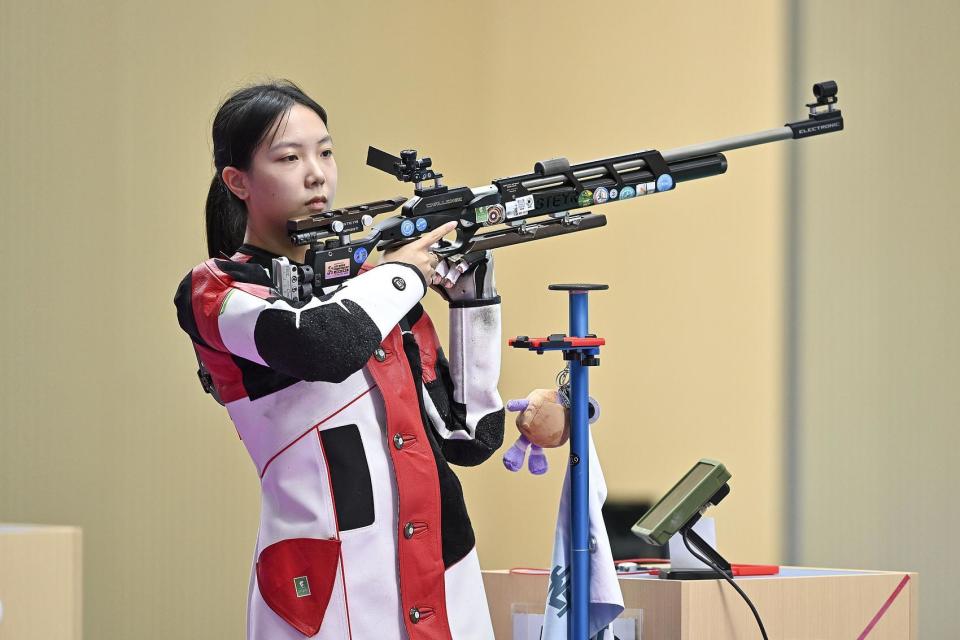 她补充道, Ek, 轻运动员的 她补充道, Ek, 轻运动员的